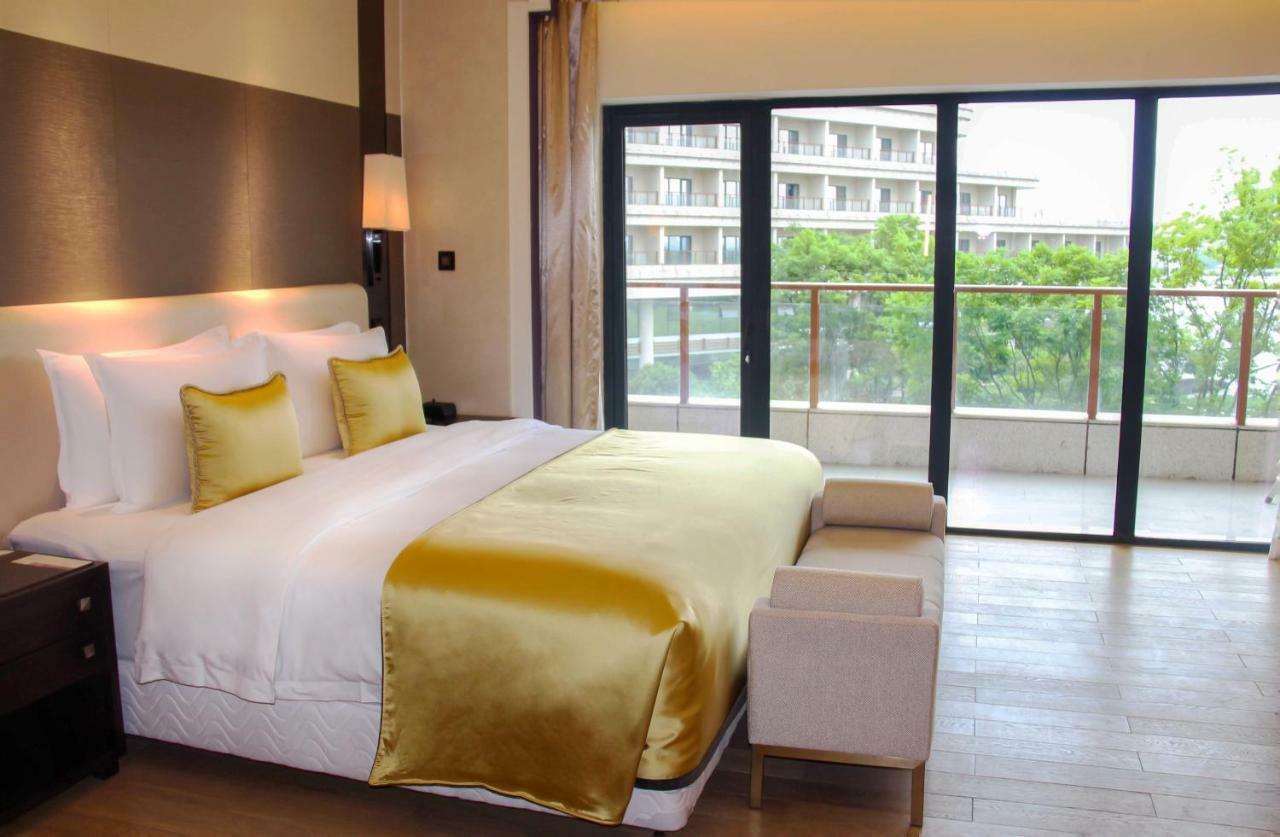 Radisson Blu Hotel Wuhan Etd Zone Exterior photo