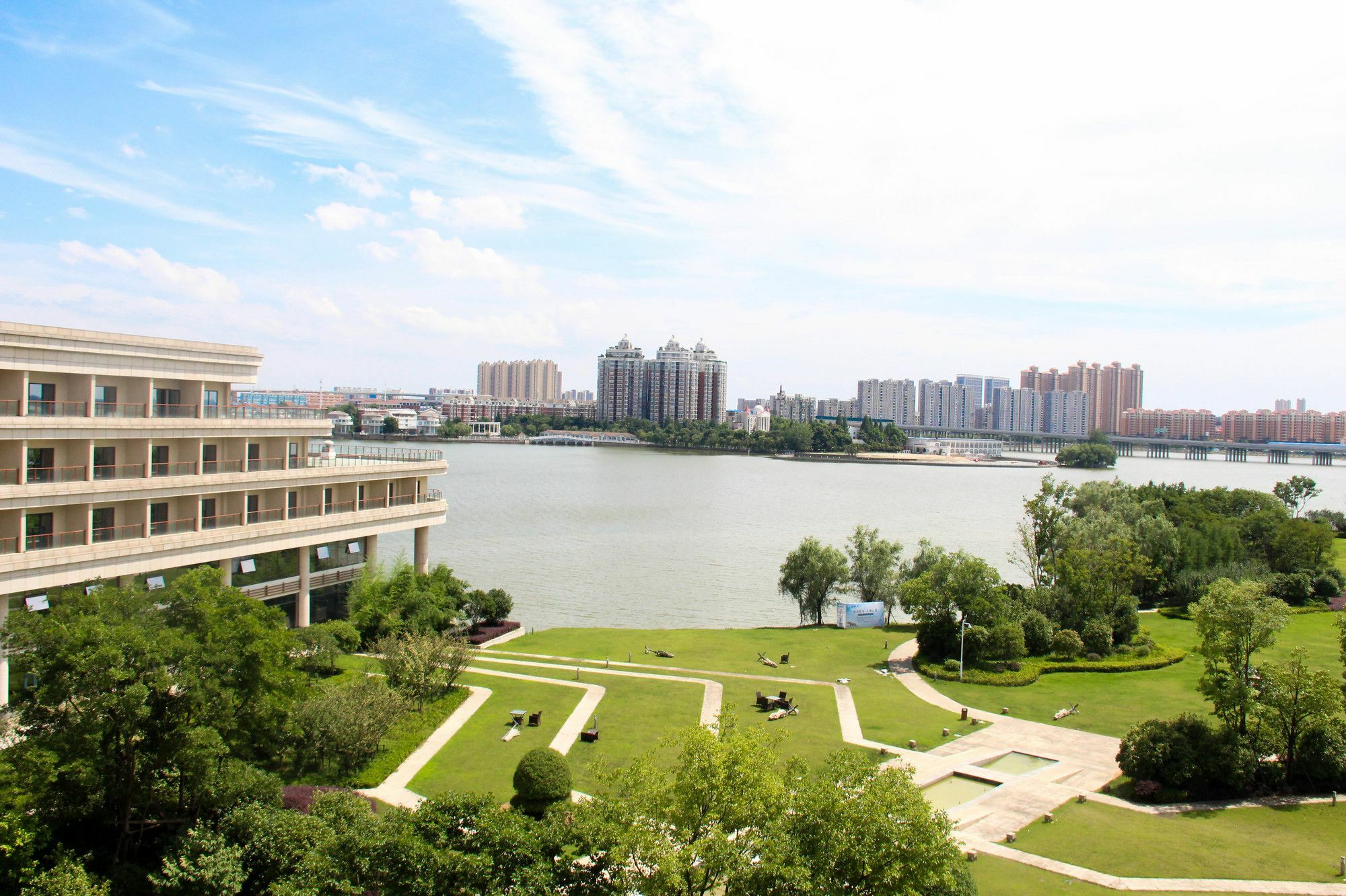 Radisson Blu Hotel Wuhan Etd Zone Exterior photo